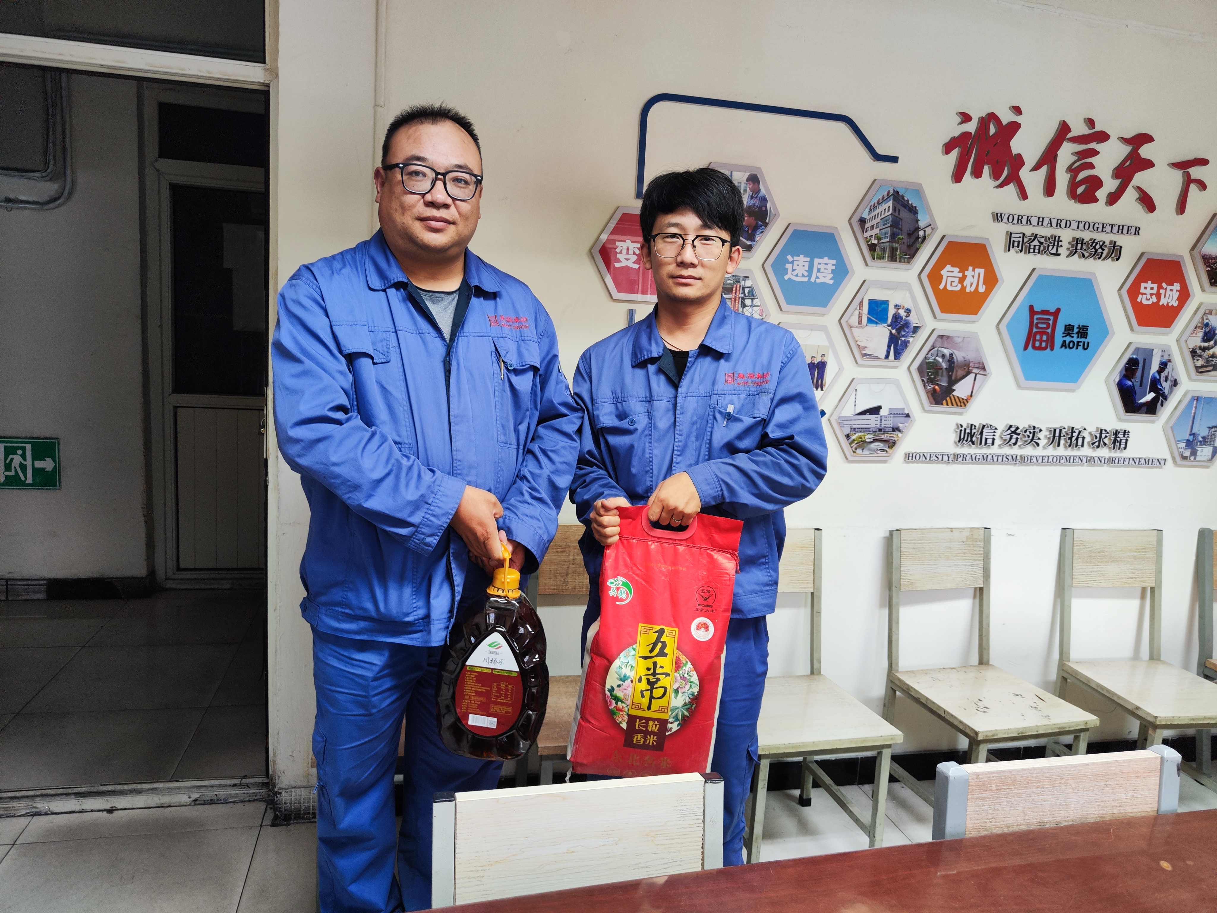 ¡°ÔÂÂúÖÐÇÇéϵһÏß¡±¡ª¡ªÀûÀ´×îÀÏÆ·ÅƼ¯ÍÅΪȫÌåÔ±¹¤·¢·ÅÖÐÇ︣Àû ¡°ÔÂÂúÖÐÇÇéϵһÏß¡±¡ª¡ªÀûÀ´×îÀÏÆ·ÅƼ¯ÍÅΪȫÌåÔ±¹¤·¢·ÅÖÐÇ︣Àû